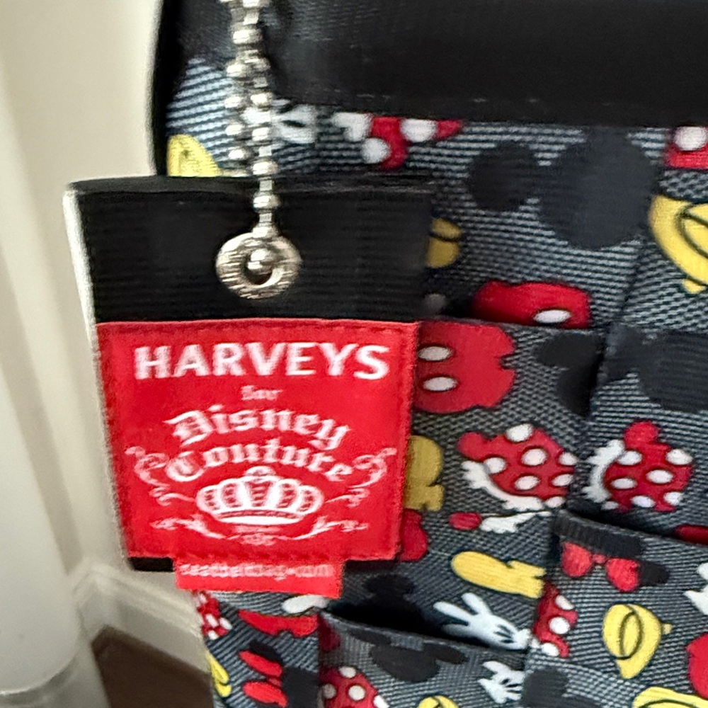 New Harvey's Seatbelt Mickey I Love You to Pieces Tote - Picture 6 of 11